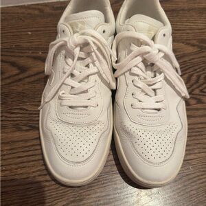 Veja V-90 low top White Leather Sneakers